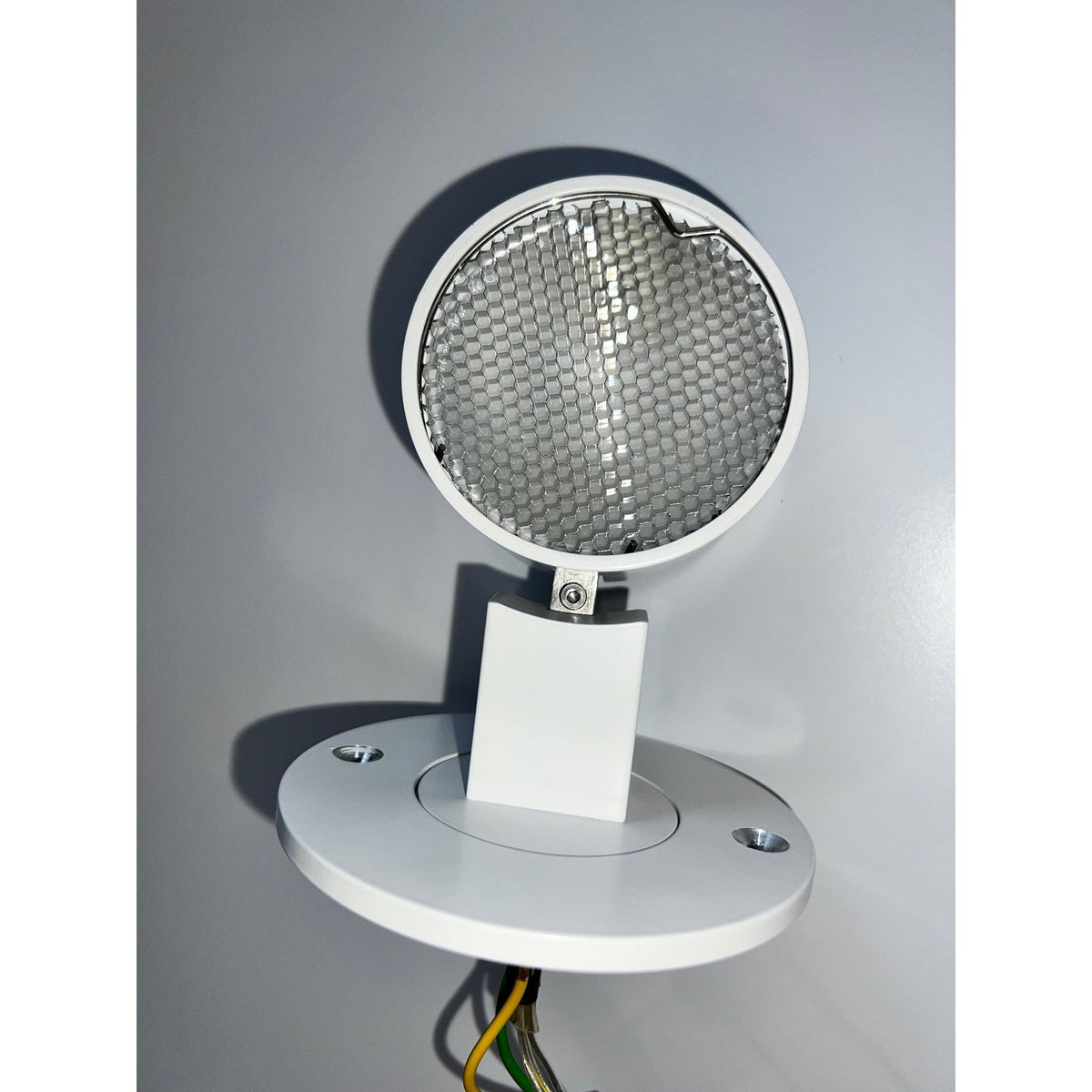 Mawa - Aufbaustrahler Wittenberg 1-flammig rund halogen hochvolt 230V mit Wabenraster weiß